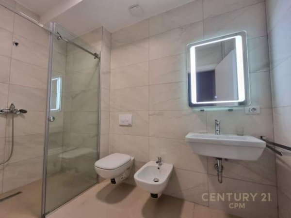 Tirane, jap me qera apartament 2+1 Kati 1, 90 m² 800 Euro (rruga barrikades)