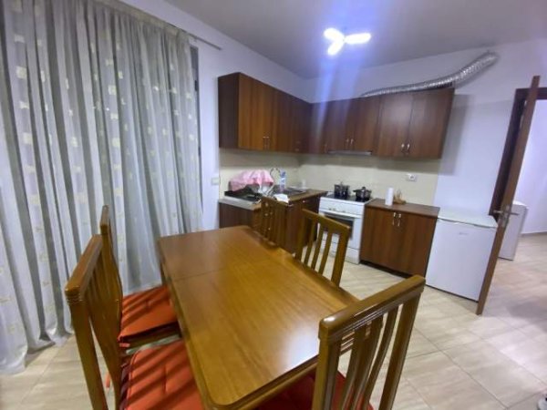 Tirane, jepet me qera apartament 2+1+BLK Kati 3, 80 m² 420 Euro (Liqeni thate)