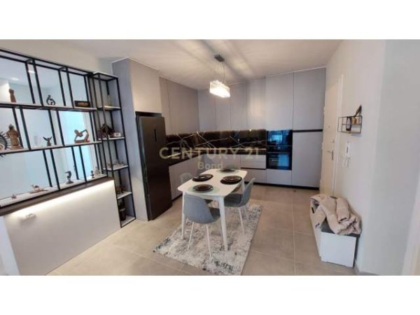 Tirane, jepet me qera apartament 2+1+BLK Kati 7, 88 m² 600 Euro (Ali Demi)