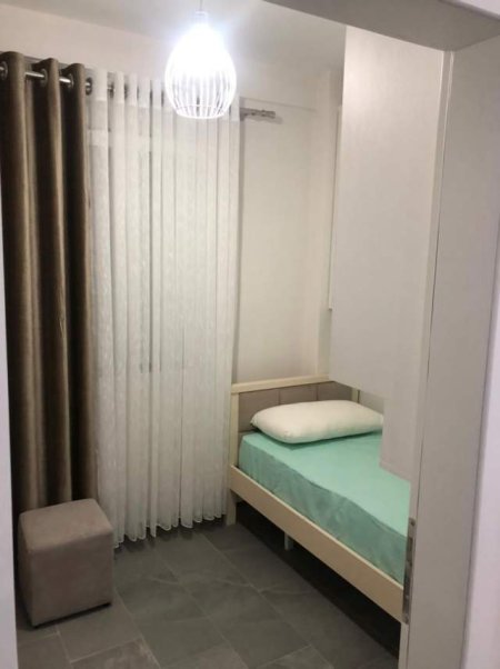 Tirane, jepet me qera apartament 2+1 Kati 2, 75 m² 450 Euro (Rr. Leonard Frroku)