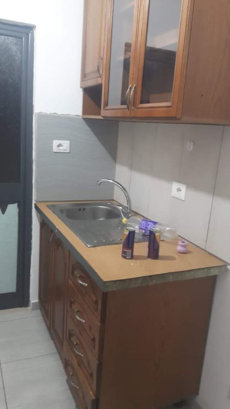 Tirane, jepet me qera shtepi 2+1+BLK Kati 1, 74 m² 300 Euro (rruga Misto Mame)