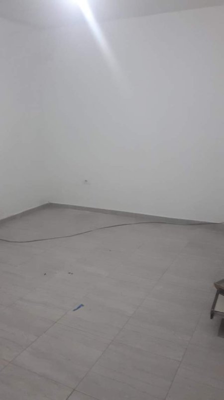 Tirane, jepet me qera shtepi 2+1+BLK Kati 1, 74 m² 300 Euro (rruga Misto Mame)