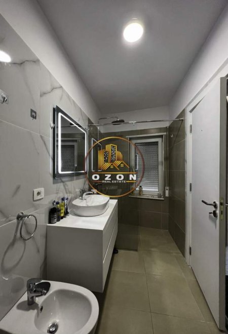 Tirane, jepet me qera apartament 3+1+BLK Kati 4, 125 m² 1.000 Euro (Rezidenca Kodra e Diellit 2)