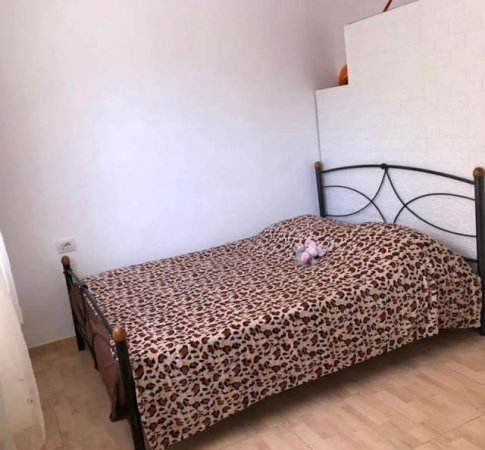 Tirane, jepet me qera apartament 1+1 Kati 1, 60 m² 30.000 Leke (Shkolla e Bashkuar)