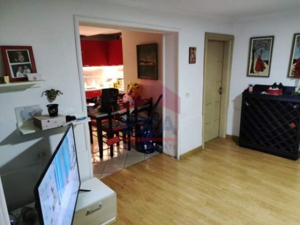 📌Tirane, jepet me qera apartament Kati 1, 85 m² 450 Euro, prane Liceut