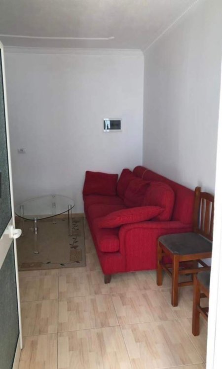 Tirane, jepet me qera apartament 1+1 Kati 1, 60 m² 30.000 Leke (Shkolla e Bashkuar)