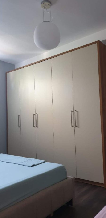 Tirane, jepet me qera apartament 1+1 Kati 1, 65 m² 350 Euro (Rruga Siri Kodra)