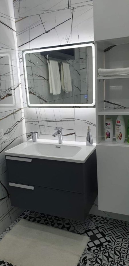 Tirane, jepet me qera apartament 1+1 Kati 1, 65 m² 350 Euro (Rruga Siri Kodra)
