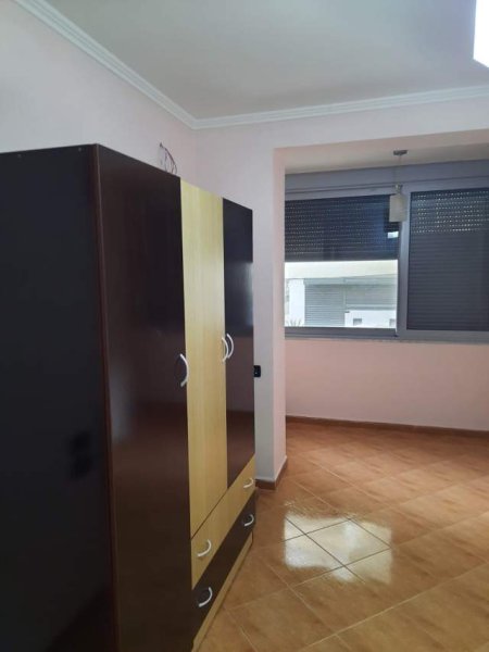 Tirane, jepet me qera apartament 2+1 Kati 2, 72 m² 400 Euro (BRRYL)