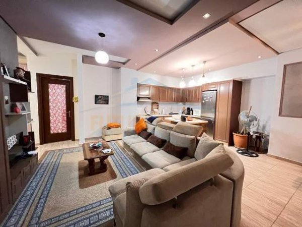 Tirane, jepet me qera 2+1+BLK Kati 5, 104 m² 350 Euro