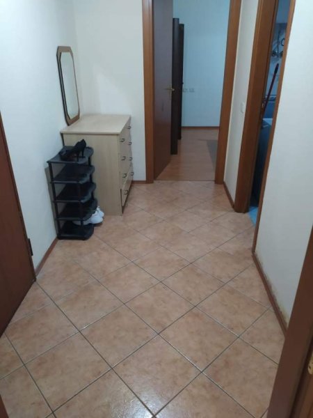 Tirane, jepet me qera apartament 1+1+BLK Kati 4, 80 m² 350 Euro (komuna parisit)
