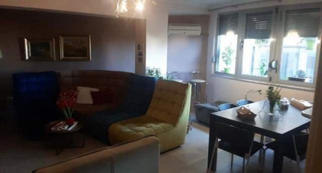 Tirane, jepet me qera apartament 3+1 Kati 3, 93 m² 700 Euro