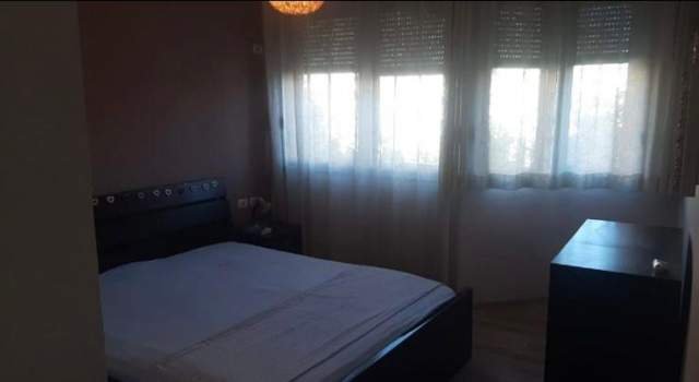 Tirane, jepet me qera apartament 3+1 Kati 3, 93 m² 700 Euro