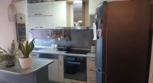 Tirane, jepet me qera apartament 3+1 Kati 3, 93 m² 700 Euro