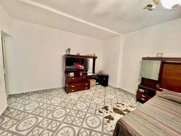 Tirane, jepet me qera apartament 2+1 Kati 2, 132 m² 50.000 Leke (rruge e kavajes)