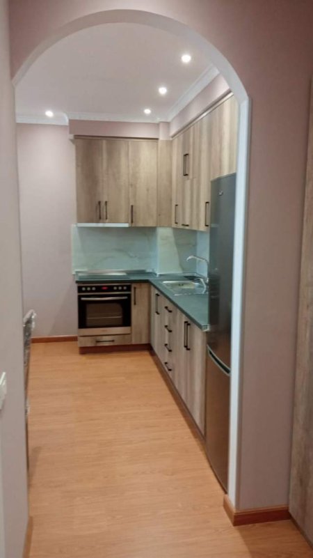 Tirane, jepet me qera apartament 1+1 Kati 7, 65 m² 450 Euro (Astir)