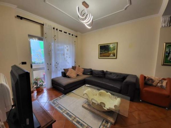 Tirane, jepet me qera apartament 2+1+A+BLK Kati 6, 120 m² 700 Euro (Rruga e Elbasanit)