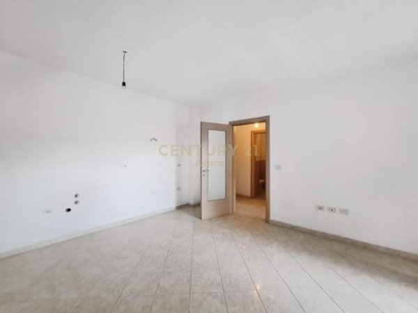 Tirane, jepet me qera apartament Kati 3, 94 m² 400 Euro (FUSHA-ALI DEMI TIRANA, ALBANIA)