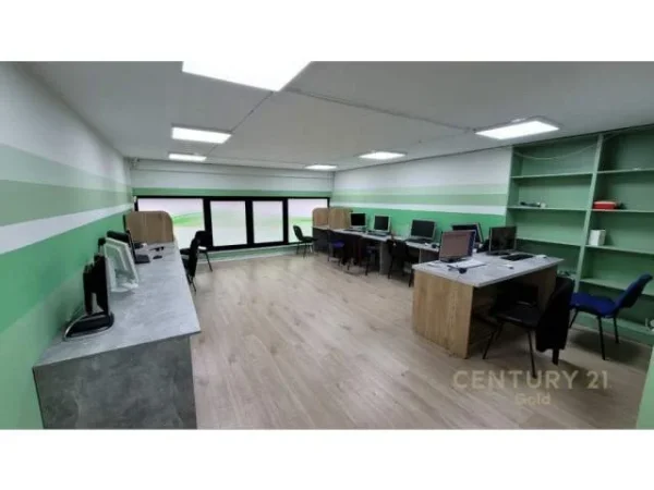 Tirane, jepet me qera zyre Kati 1, 560 m² 6500 Euro (9 kateshet)