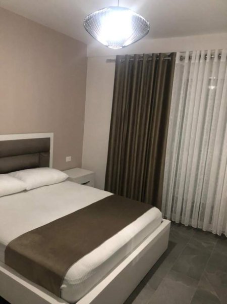 Tirane, jepet me qera apartament 2+1 Kati 2, 75 m² 450 Euro (Rr. Leonard Frroku)