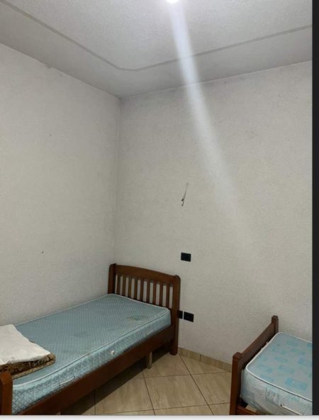 Tirane, jepet me qera apartament 2+1+A Kati 1, 120 m² 300 Leke (rruga ali visha)