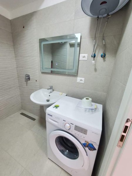 Tirane, jepet me qera apartament 1+1+BLK Kati 4, 63 m² 500 Euro (Frosina Plaku)