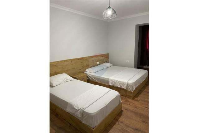Tirane, jepet me qera apartament 95 m² 650 Euro (myslym shyri)