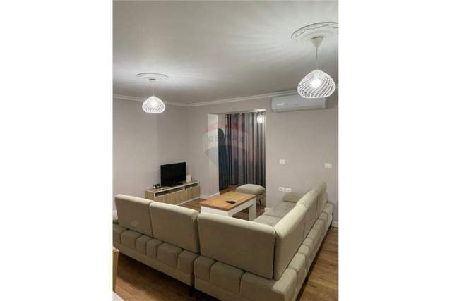 Tirane, jepet me qera apartament 95 m² 650 Euro (myslym shyri)