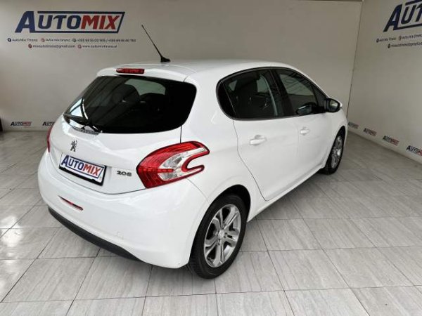 Tirane, shes makine Peugeot 208 Viti 2012, 6.600