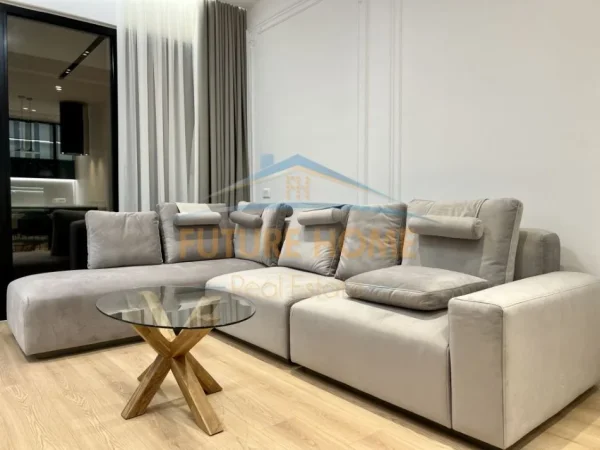 Tirane, jepet me qera apartament 1+1+Ballkon Kati 5, 75 m² 800 € (Rruga e Kavajes)