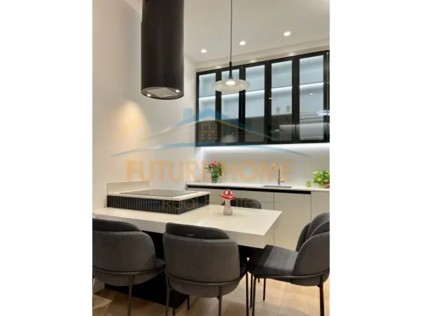 Tirane, jepet me qera apartament 1+1+Ballkon Kati 5, 75 m² 800 € (Rruga e Kavajes)