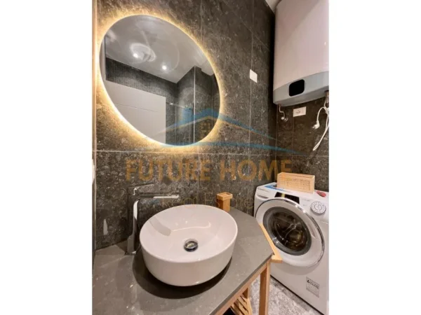 Tirane, jepet me qera apartament 1+1+Ballkon Kati 5, 75 m² 800 € (Rruga e Kavajes)