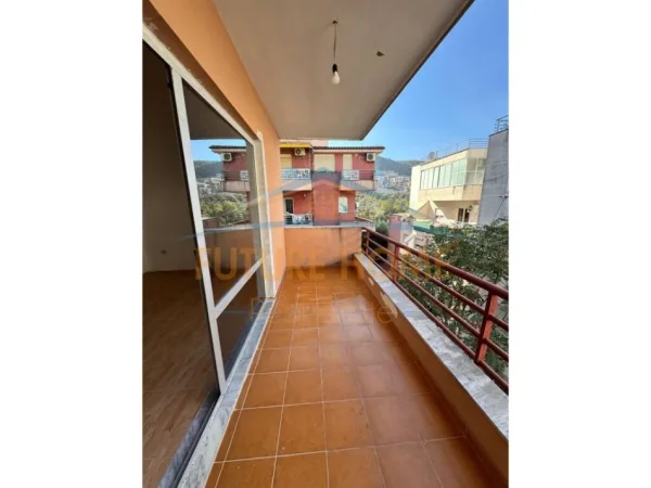 Tirane, shitet apartament 3+1+Ballkon Kati 1, 132 m² 193.000 € (Kodra e Diellit)