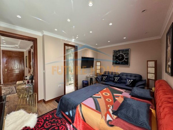 Tirane, jepet me qera apartament 2+1+Ballkon Kati 9, 137 m² 2.300 € (Bllok)