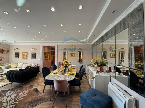 Tirane, jepet me qera apartament 2+1+Ballkon Kati 9, 137 m² 2.300 € (Bllok)