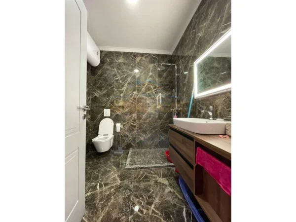 Tirane, shitet apartament 1+1 , 70 m² 160.000 € (Rruga e Zallit)
