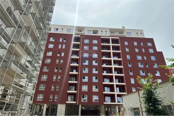 Tirane, shitet apartament 3+1+Ballkon Kati 8, 131 m² 