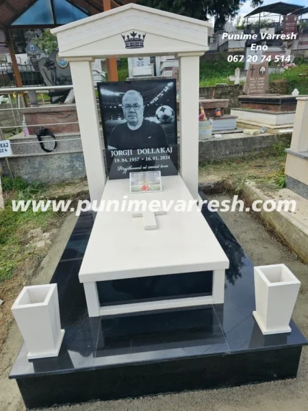 Tirane, ofroj Punime Varresh Me Pikture Te Gdhendur Ne Granit Te Zi