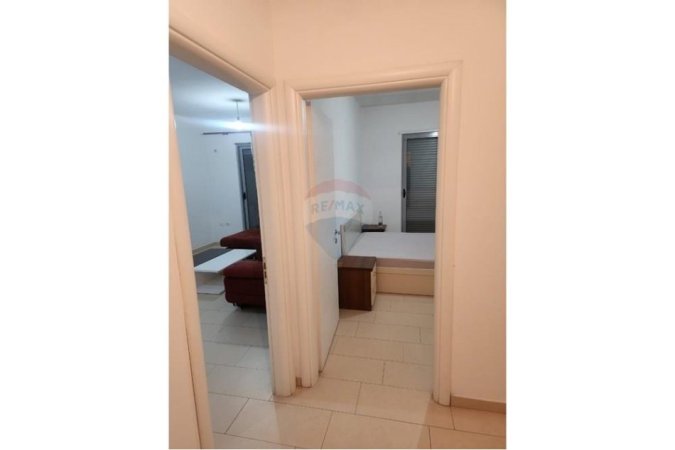 Tirane, jepet me qera apartament 1+1 , 400 € (Astir)