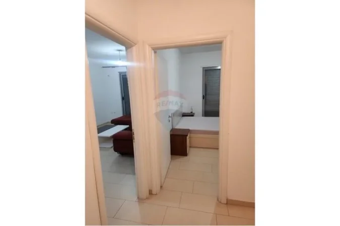 Tirane, jepet me qera apartament 1+1 , 400 € (Astir)