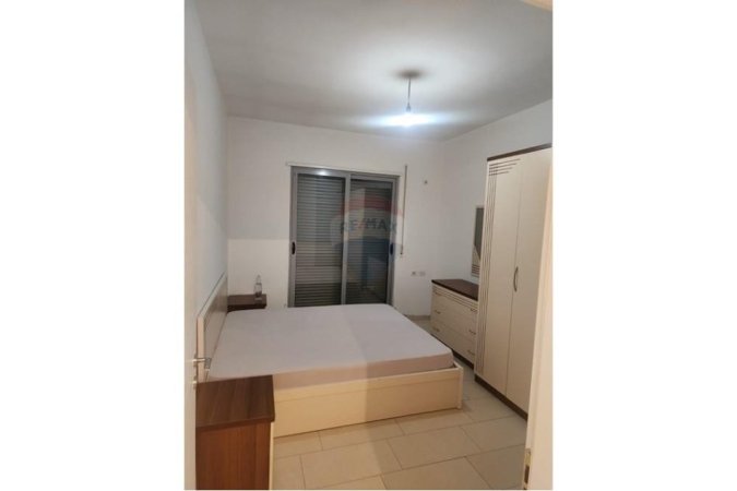 Tirane, jepet me qera apartament 1+1 , 400 € (Astir)