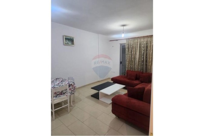 Tirane, jepet me qera apartament 1+1 , 400 € (Astir)