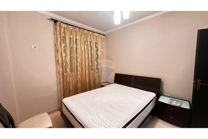 Tirane, jepet me qera apartament 2+1+Ballkon Kati 4, 111 m² 700 € 