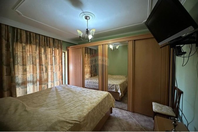 Tirane, jepet me qera apartament 2+1 , 500 € (Xhamllik)