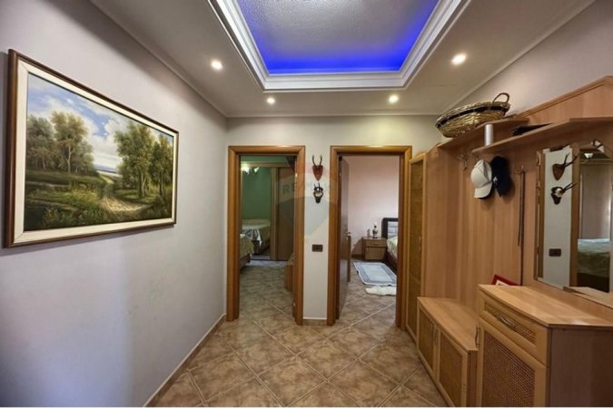 Tirane, jepet me qera apartament 2+1 , 500 € (Xhamllik)