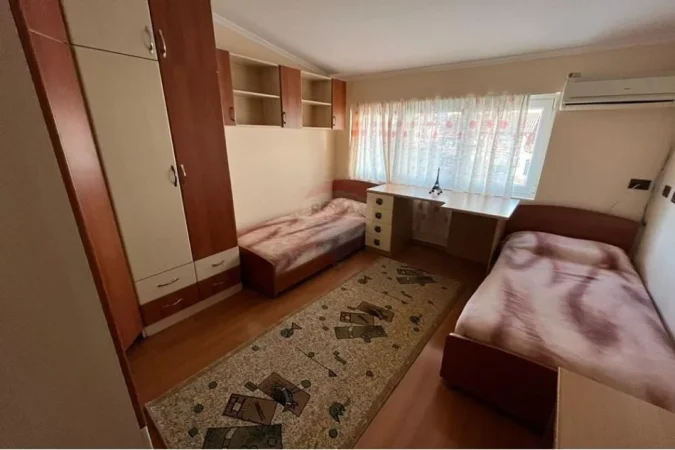 Tirane, jepet me qera apartament 2+1 Kati 4, 85 m² 800 € 