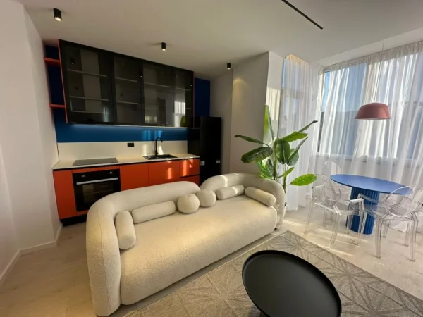 Tirane, shitet apartament 1+1+Ballkon Kati 5, 48 m² 131.000 € (Komuna e Parisit)
