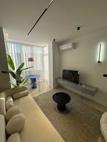 Tirane, shitet apartament 1+1+Ballkon Kati 5, 48 m² 131.000 € (Komuna e Parisit)