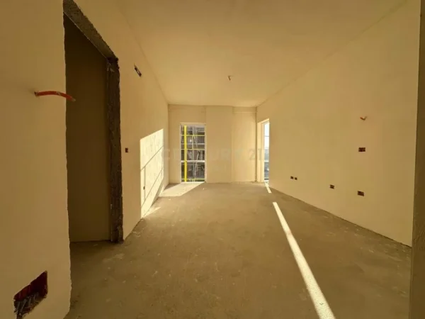 Tirane, shitet apartament 2+1+Ballkon Kati 4, 89 m² 103.000 € (casa italia)