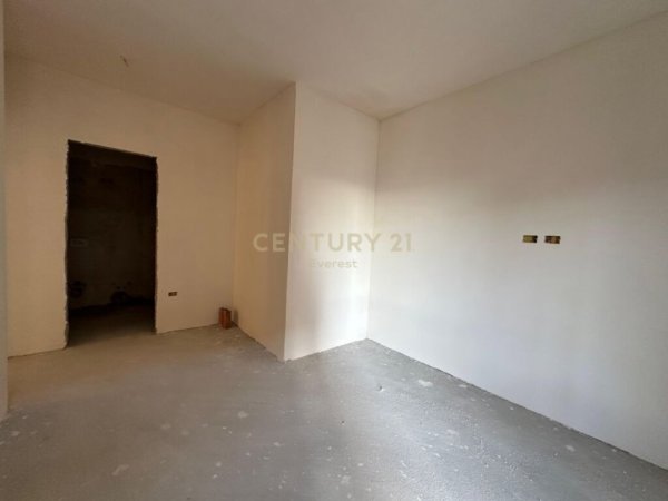 Tirane, shitet apartament 2+1+Ballkon Kati 4, 89 m² 103.000 € (casa italia)